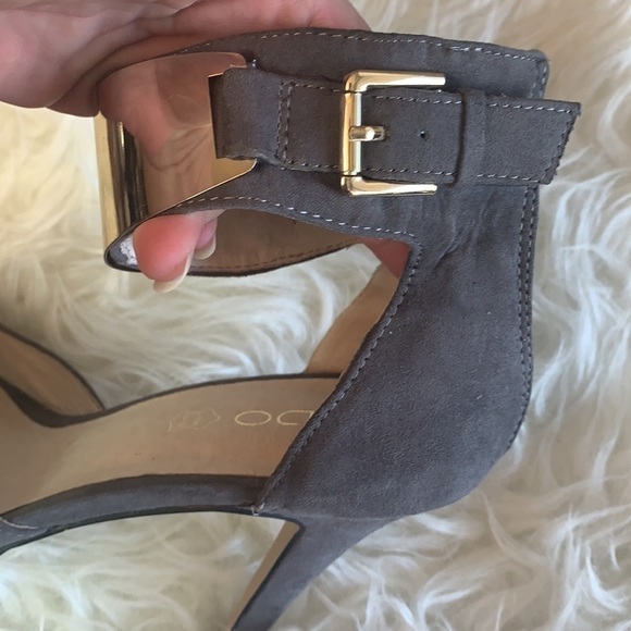 Aldo Women’s Dwaydien Grey Metal Ankle Strap Pointed Toe Pump Size 9 US - Picture 6 of 13